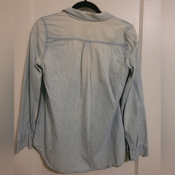 Old Navy chambray shirt, size Medium - Picture 2 of 3